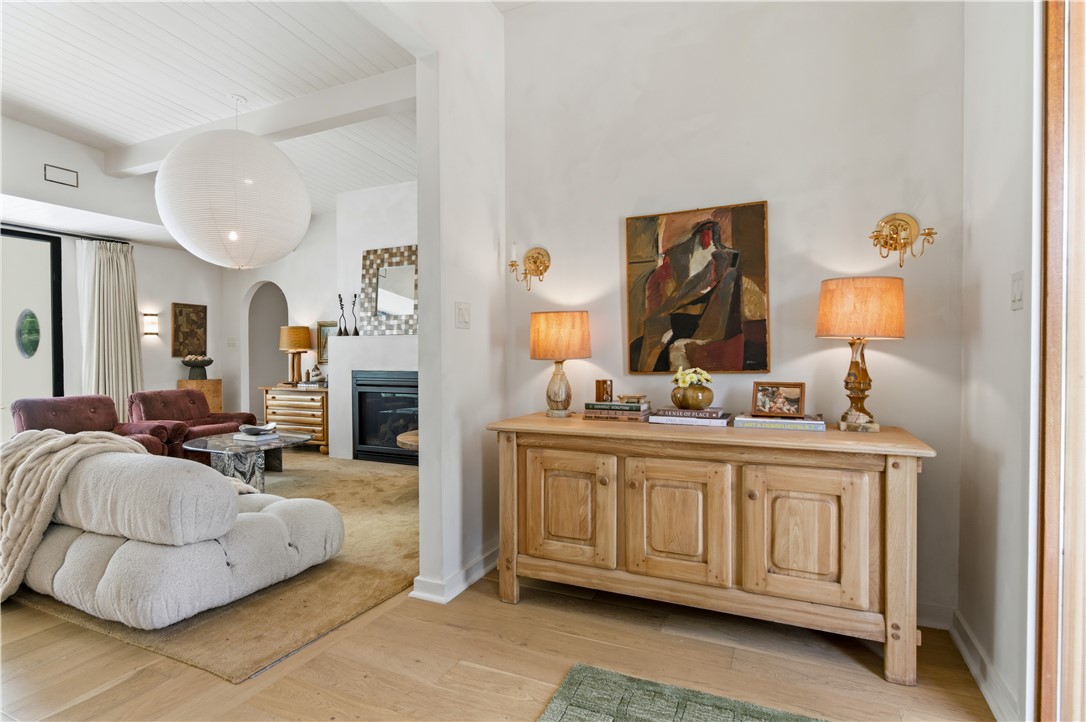 805 Vine Street Bryan, TX 77802 - Photo 6 of 45 Stunning entry flooded with natural light.