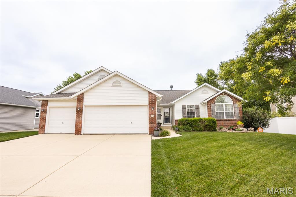 98 Stonebrooke Troy, IL 62294 - Photo 1 of 35