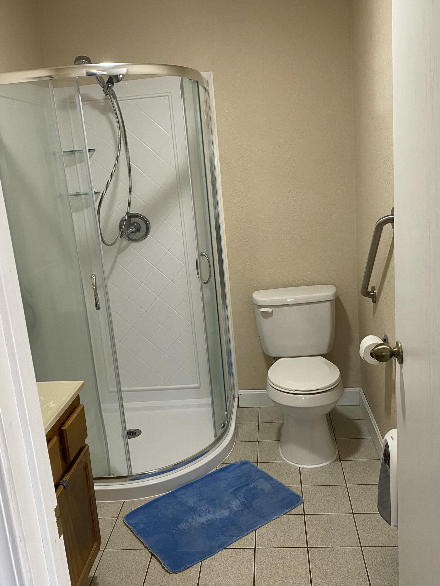 411 Northwest Mc Donald Road Prineville, OR 97754 - Photo 35 of 47 Full bath with shower in office apartment.