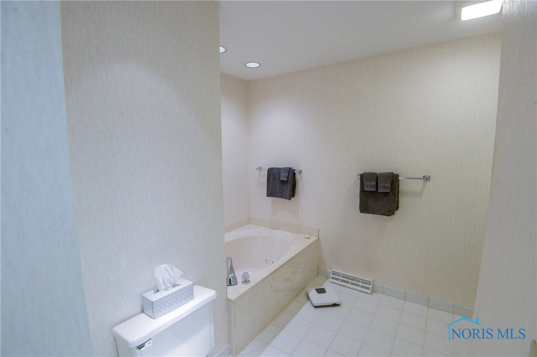 5667 Eaglebrook Road, Unit B Toledo, OH 43615 - Photo 15 of 24 Gallery Image 15