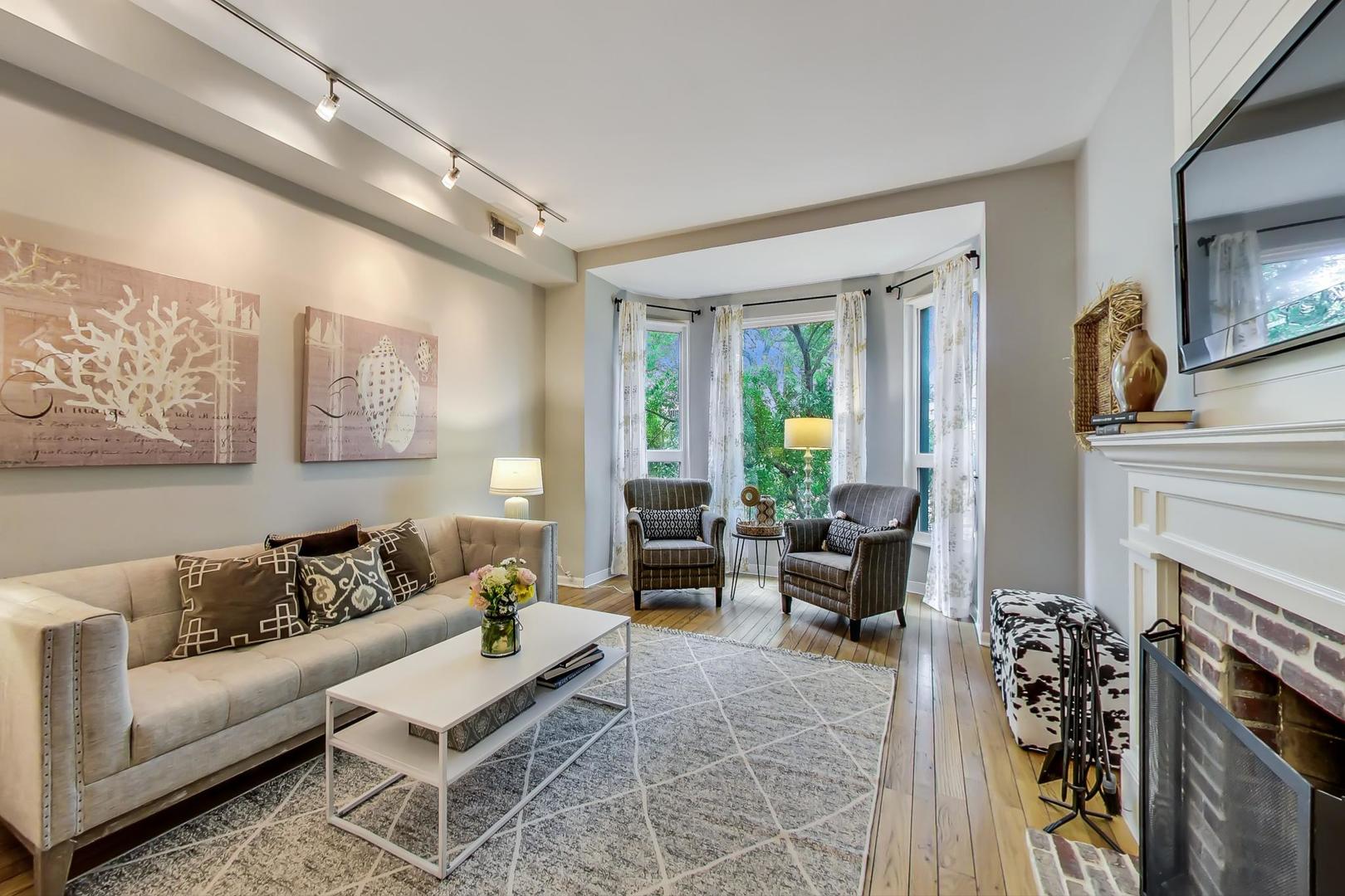 2033 North Racine Avenue, Unit 2C Chicago, IL 60614 - Photo 4 of 18