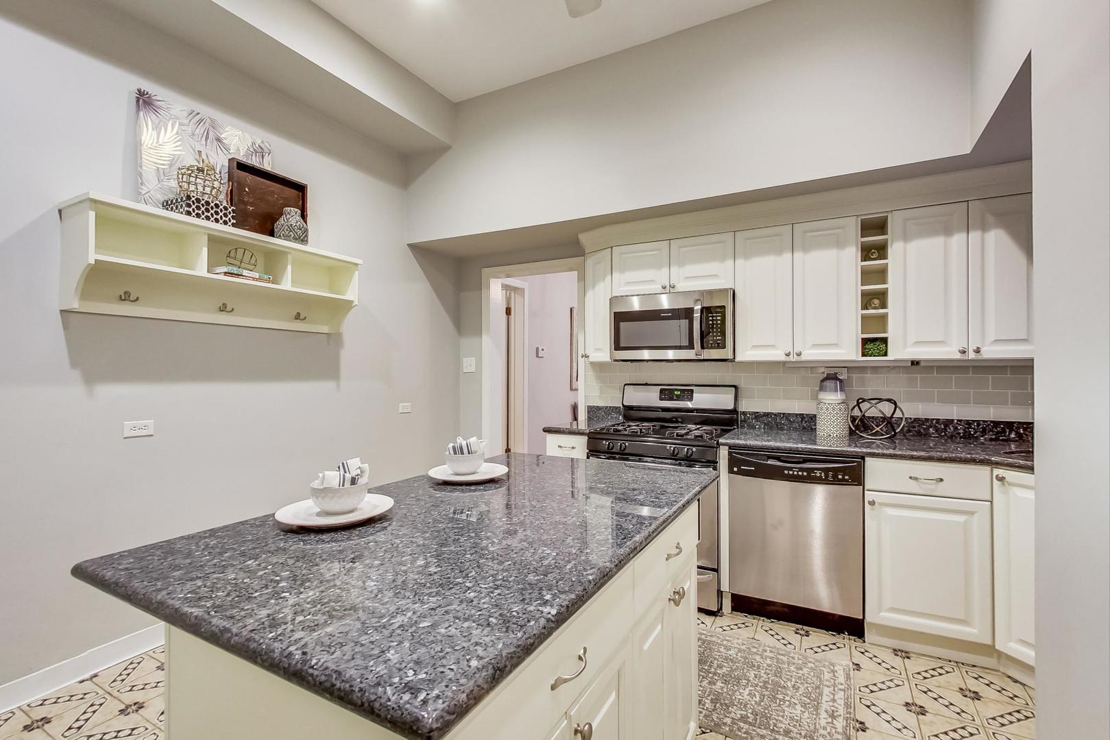 2033 North Racine Avenue, Unit 2C Chicago, IL 60614 - Photo 9 of 18