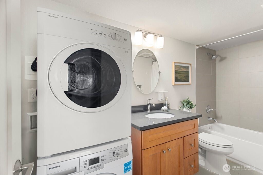 3710 Southwest 106th Street Seattle, WA 98146 - Photo 14 of 21