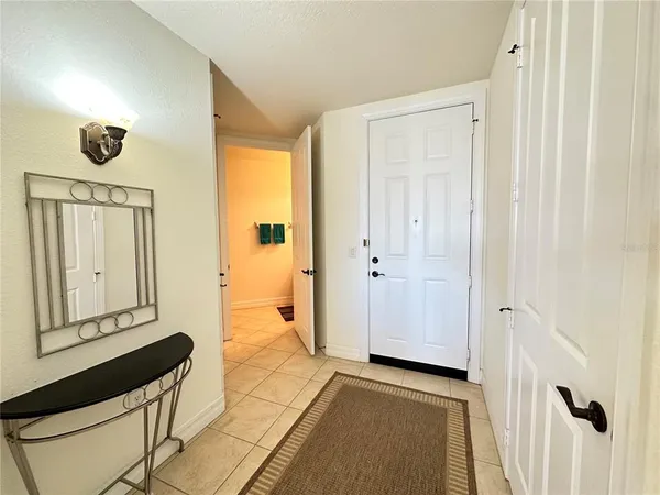 a view of livingroom with furniture