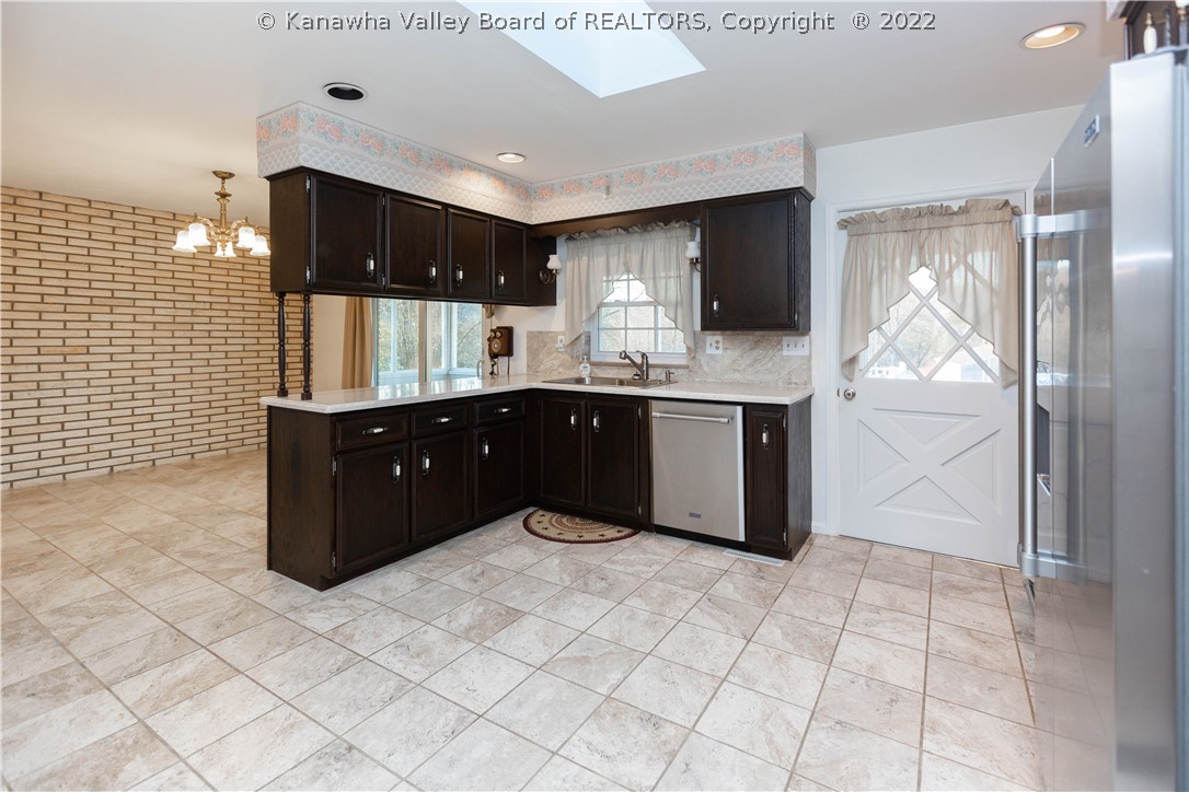 1423 Strawberry Road St. Albans, WV 25177 - Photo 11 of 43 Gallery Image 11