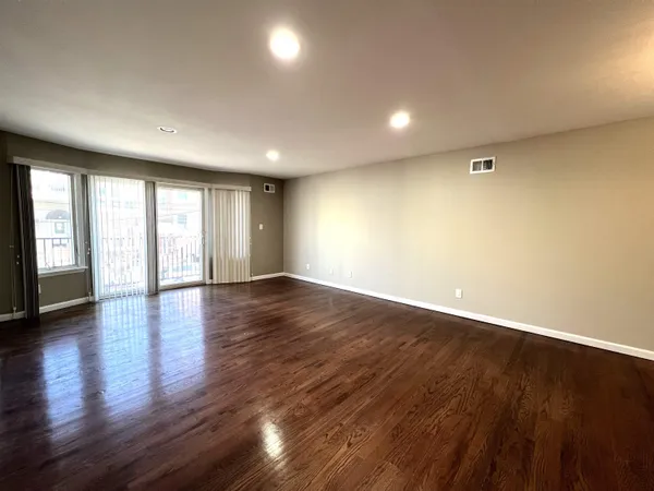 $3,500 | 25 Wallis Avenue, Unit 1, Jersey City, NJ 07306