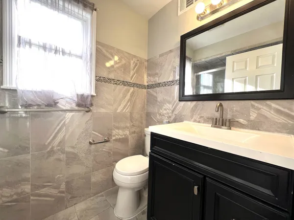 $3,500 | 25 Wallis Avenue, Unit 1, Jersey City, NJ 07306