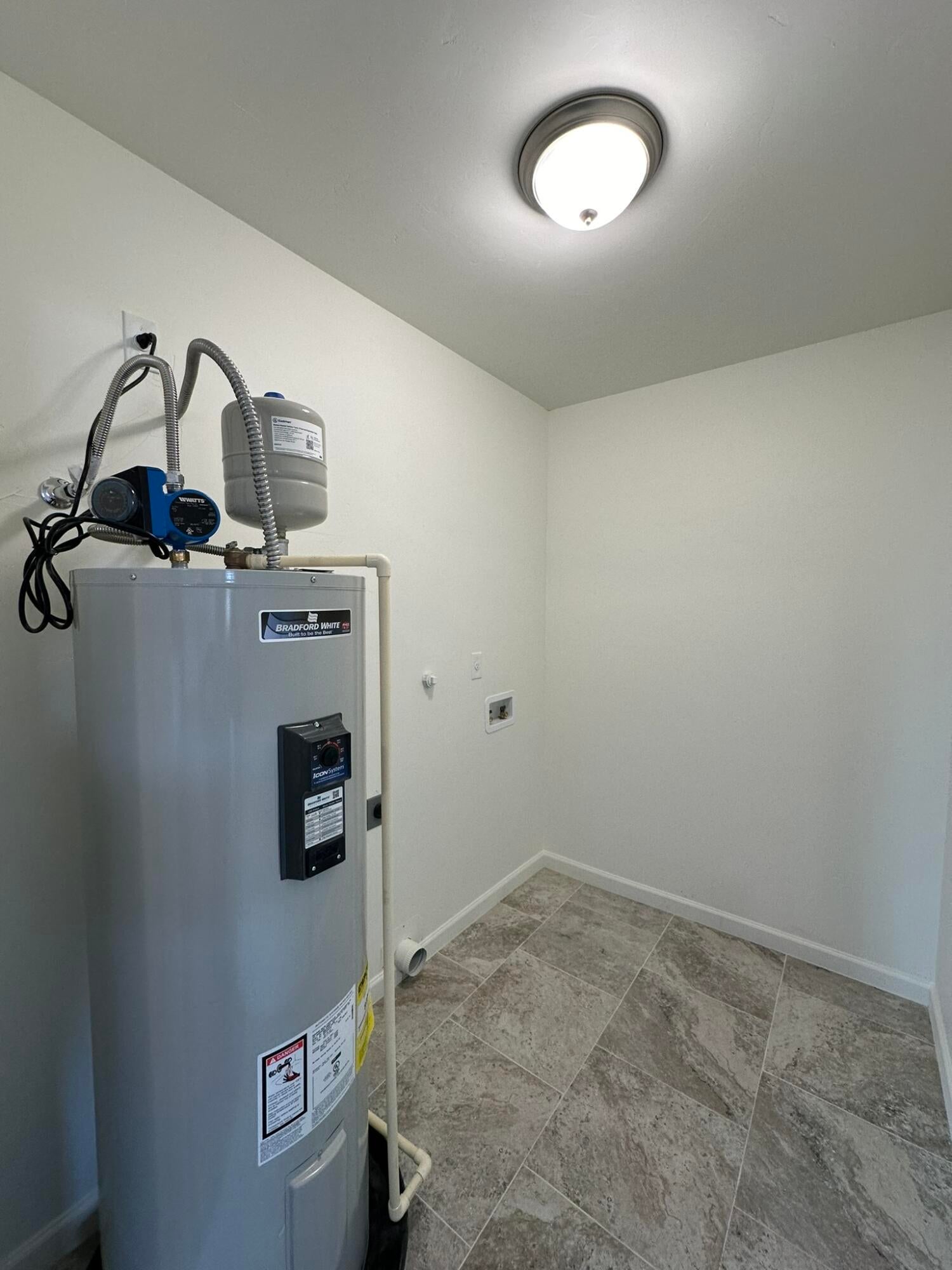 655 Scenic Loop Culver, OR 97734 - Photo 31 of 31 Utility Room