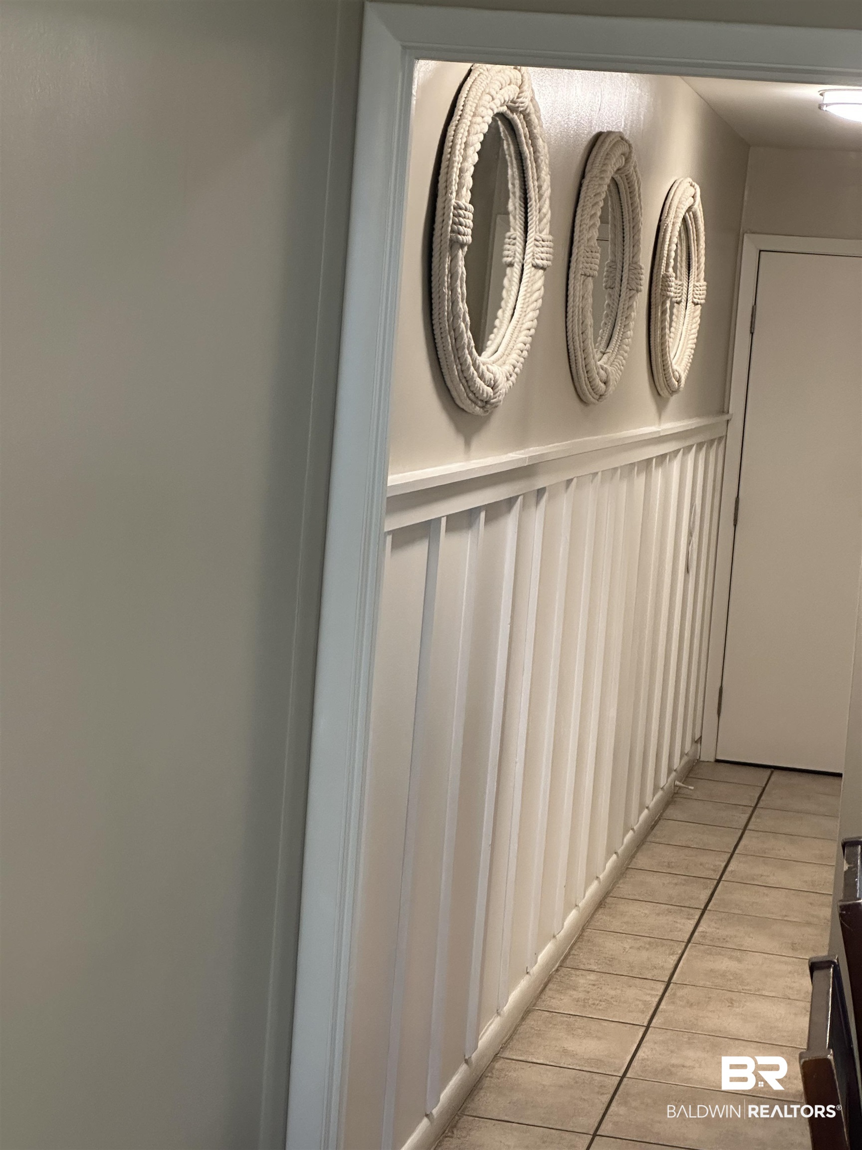 400 Plantation Road, Unit 2202 Gulf Shores, AL 36542 - Photo 17 of 26 Detailed view of wainscoting
