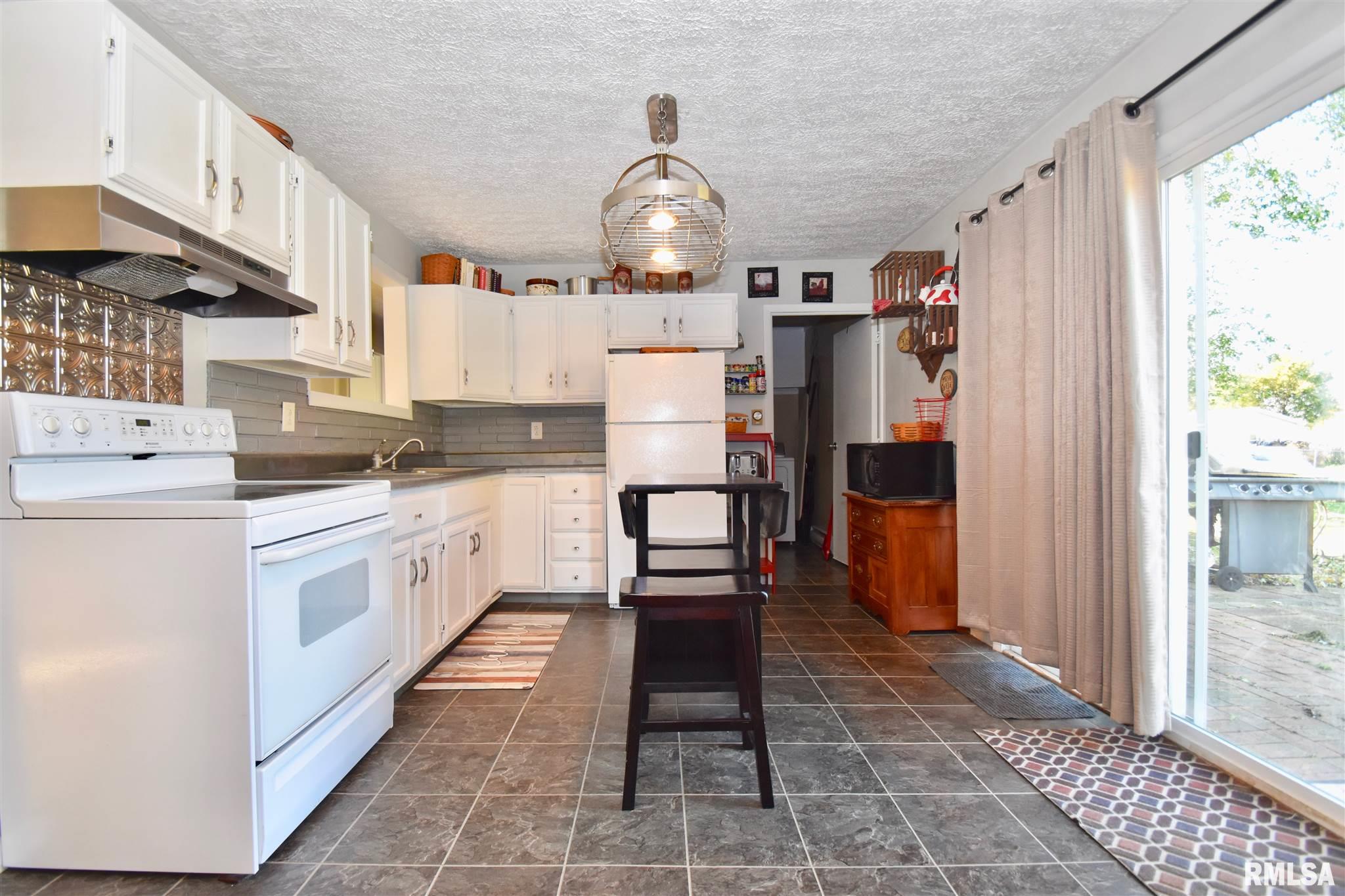 7326 Spruce Street Manito, IL 61546 - Photo 8 of 32 Gallery Image 8