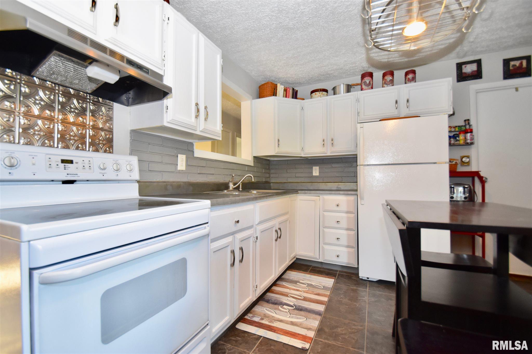 7326 Spruce Street Manito, IL 61546 - Photo 10 of 32 Gallery Image 10