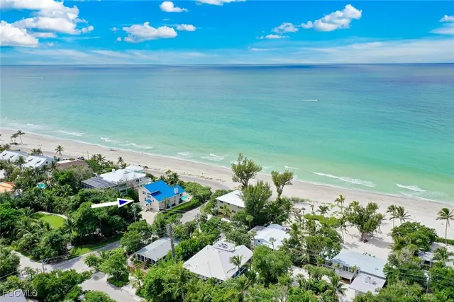 a view of a pathway with a yard