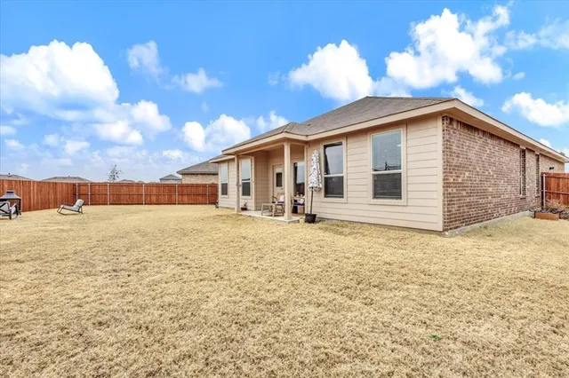 a house view with a backyard space