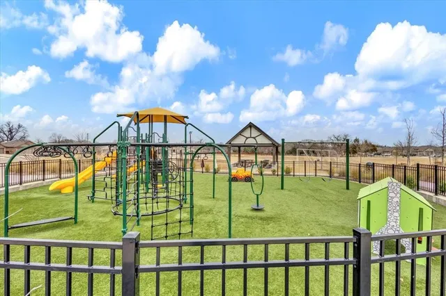 $310,000 | 111 Irish Ivy Court, Boyd, TX 76023