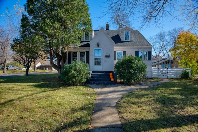 $155,000 | 2802 2nd Avenue East, Hibbing, MN 55746