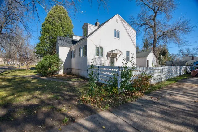 $155,000 | 2802 2nd Avenue East, Hibbing, MN 55746