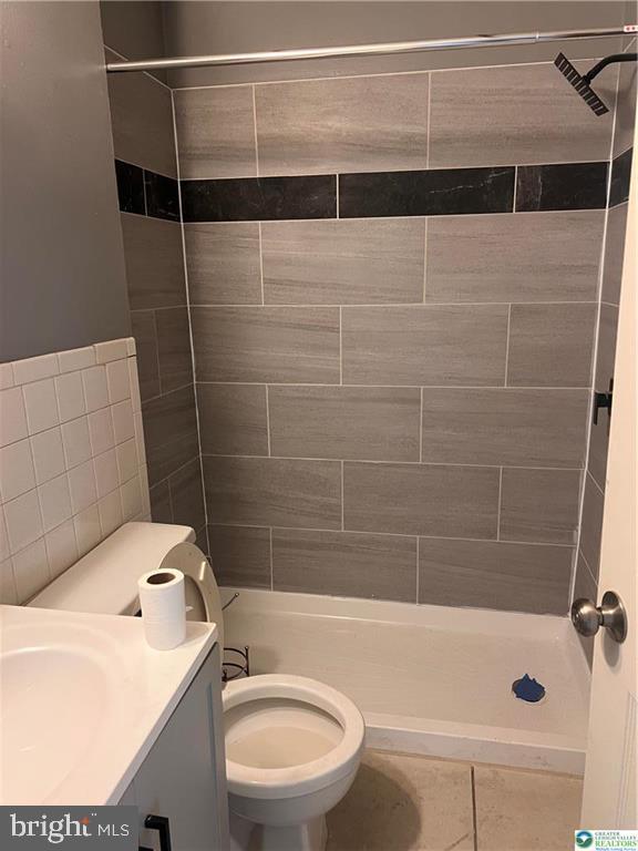 735 Laufer Street Bethlehem, PA 18015 - Photo 12 of 22 a bathroom with a sink a toilet and bathtub