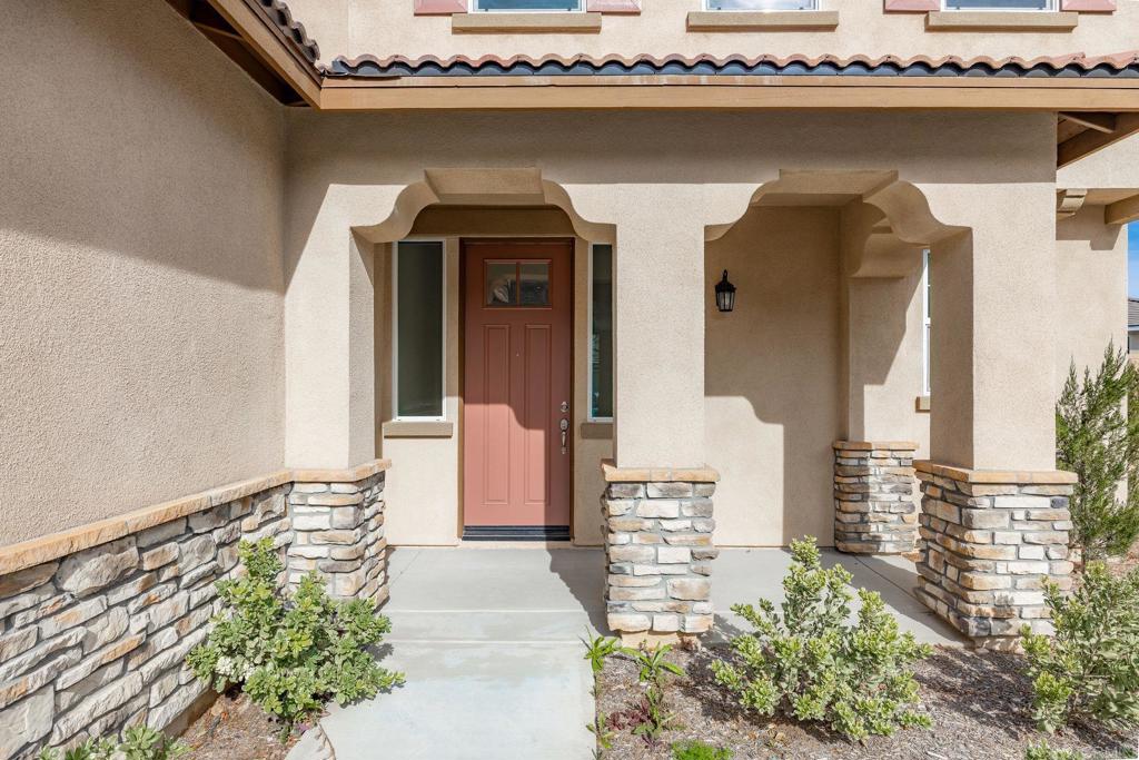 5384 Viewstone Court Hemet, CA 92545 - Photo 3 of 47 front view of a house with a garden