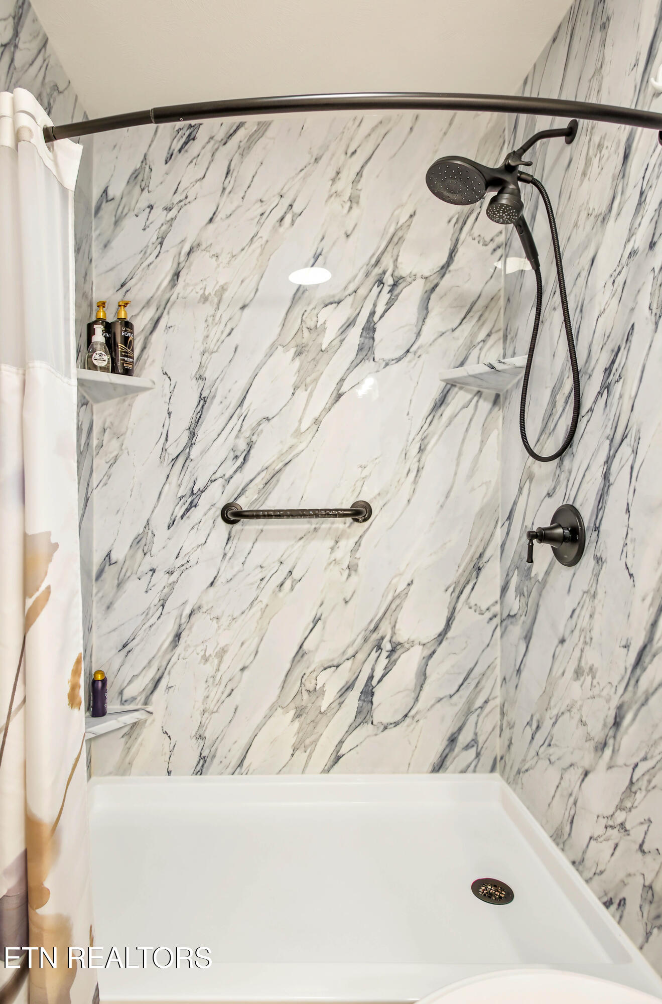 351 Deer Ridge Drive Rutledge, TN 37861 - Photo 16 of 39 Primary Ensuite Bathroom