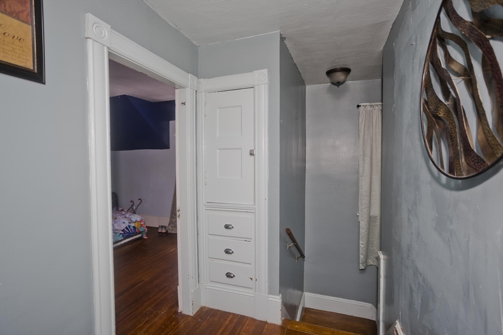 41 Embury Street Springfield, MA 01109 - Photo 14 of 41