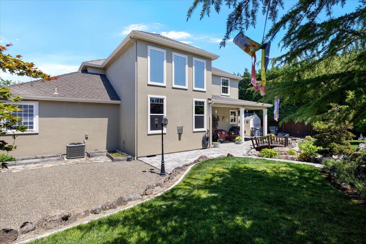 574 Grey Hawk Way Central Point, OR 97502 - Photo 34 of 39 34