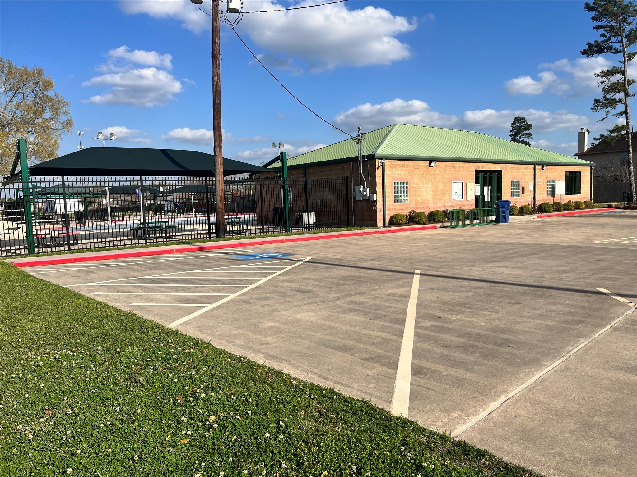 28723 Sedgefield Street Spring, TX 77386 - Photo 23 of 27 a view of a tennis ground with large trees