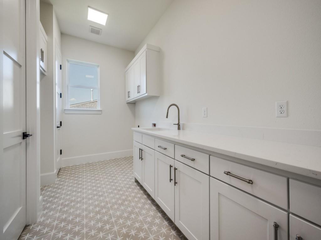 301 Fairmount Court Denton, TX 76210 - Photo 15 of 28 a bathroom with a sink a toilet and shower