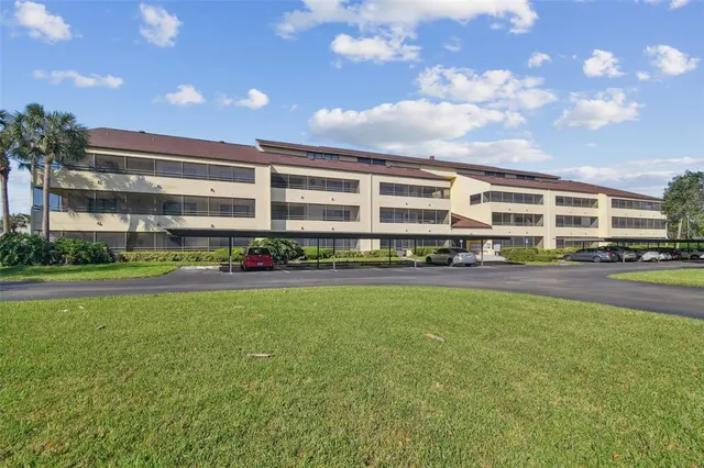 $189,900 | 13612 South Village Drive, Unit 5311, Tampa, FL 33618