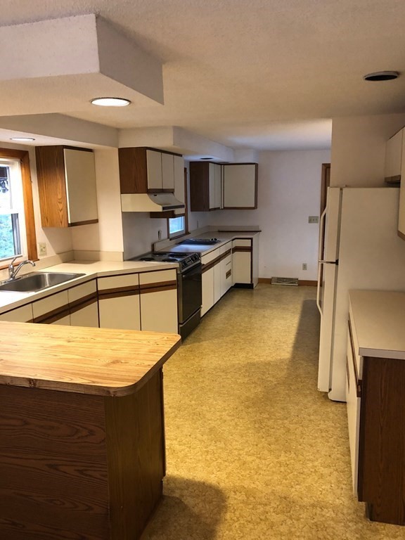 23 Saddleback Hill Road Bellingham, MA 02019 - Photo 3 of 17 Gallery Image 3
