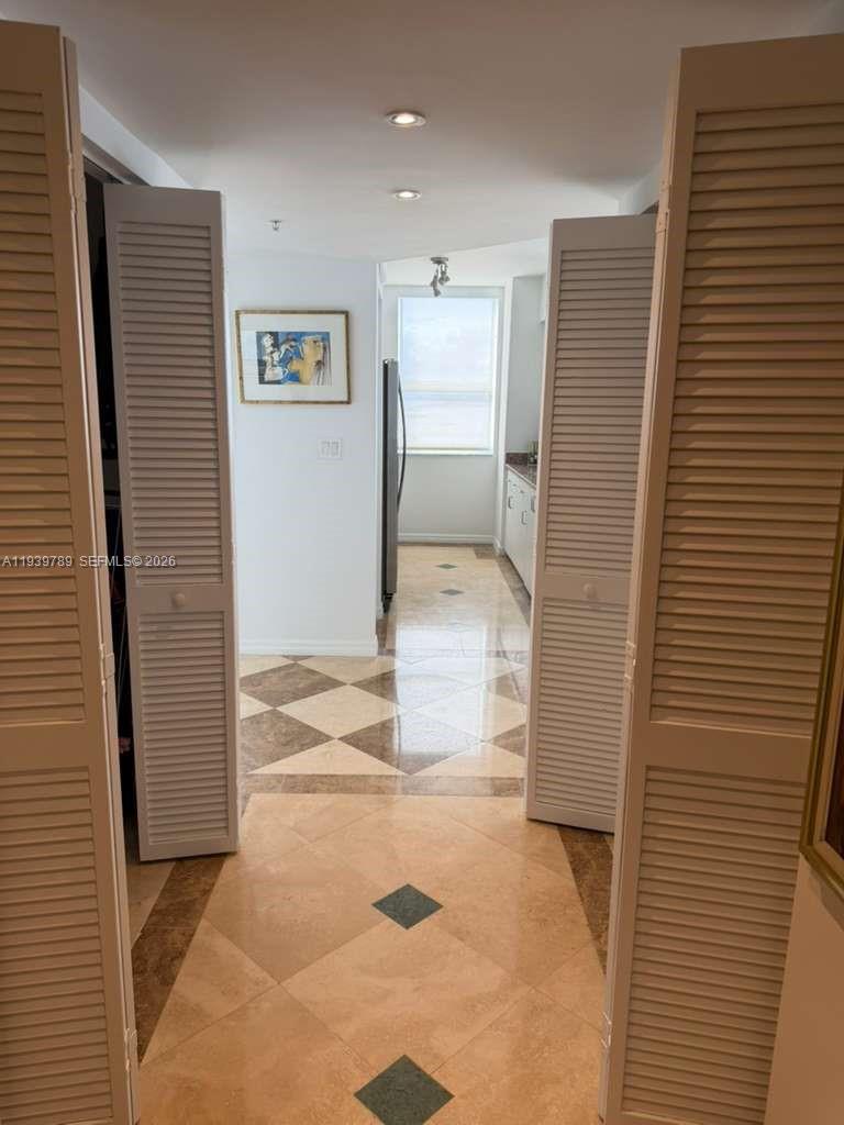 90 Alton Road, Unit 2912 Miami Beach, FL 33139 - Photo 4 of 31