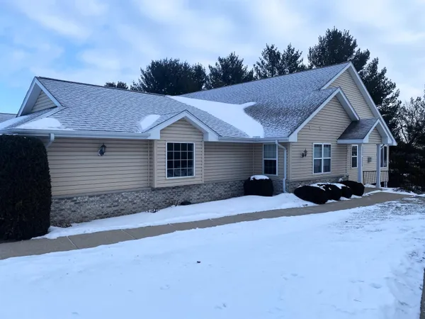 $399,000 | 122 Summit Court, Unit 2502, Columbus, WI 53925