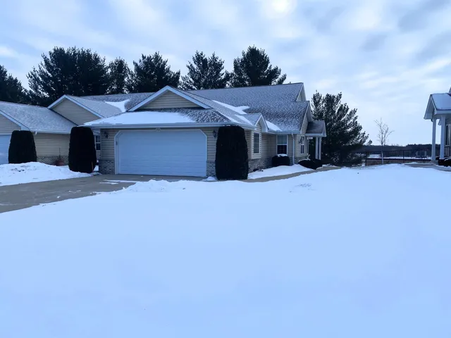 $399,000 | 122 Summit Court, Unit 2502, Columbus, WI 53925