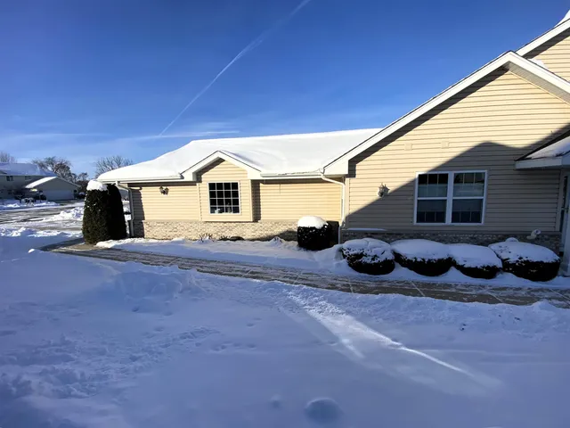 $399,000 | 122 Summit Court, Unit 2502, Columbus, WI 53925