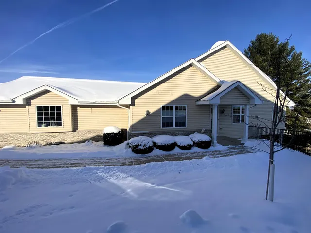 $399,000 | 122 Summit Court, Unit 2502, Columbus, WI 53925