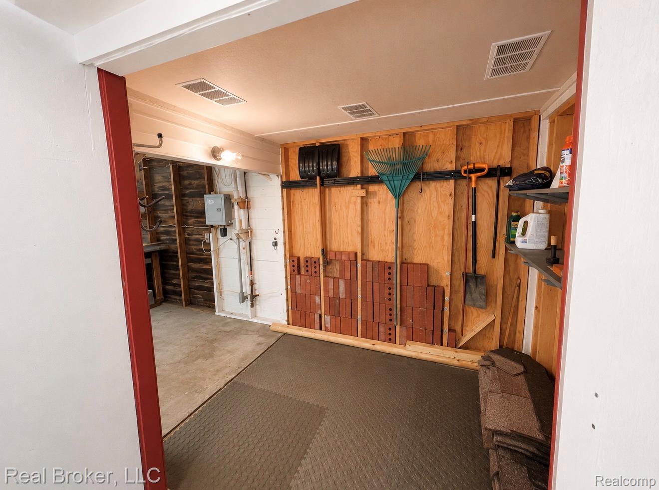 603 Vernier Road Grosse Pointe, MI 48236 - Photo 28 of 33 IMG_1519.jpeg