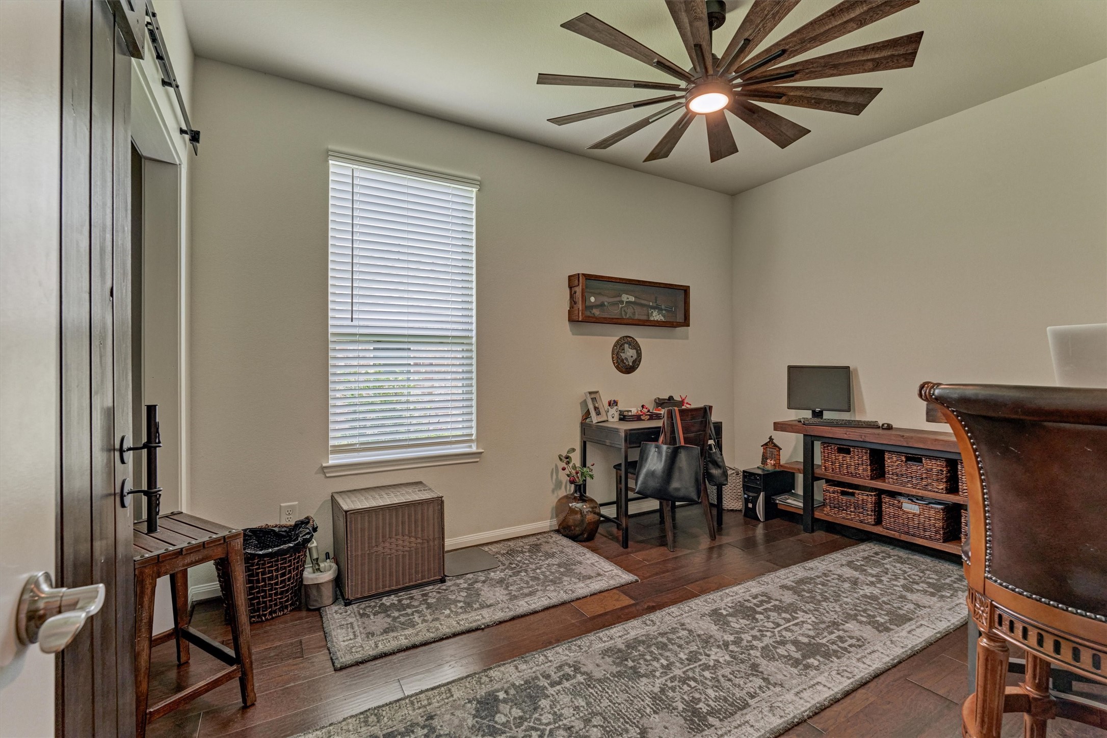 128 Caspian Way Spring Spring, TX 77382 - Photo 25 of 48 a living room with furniture and a window