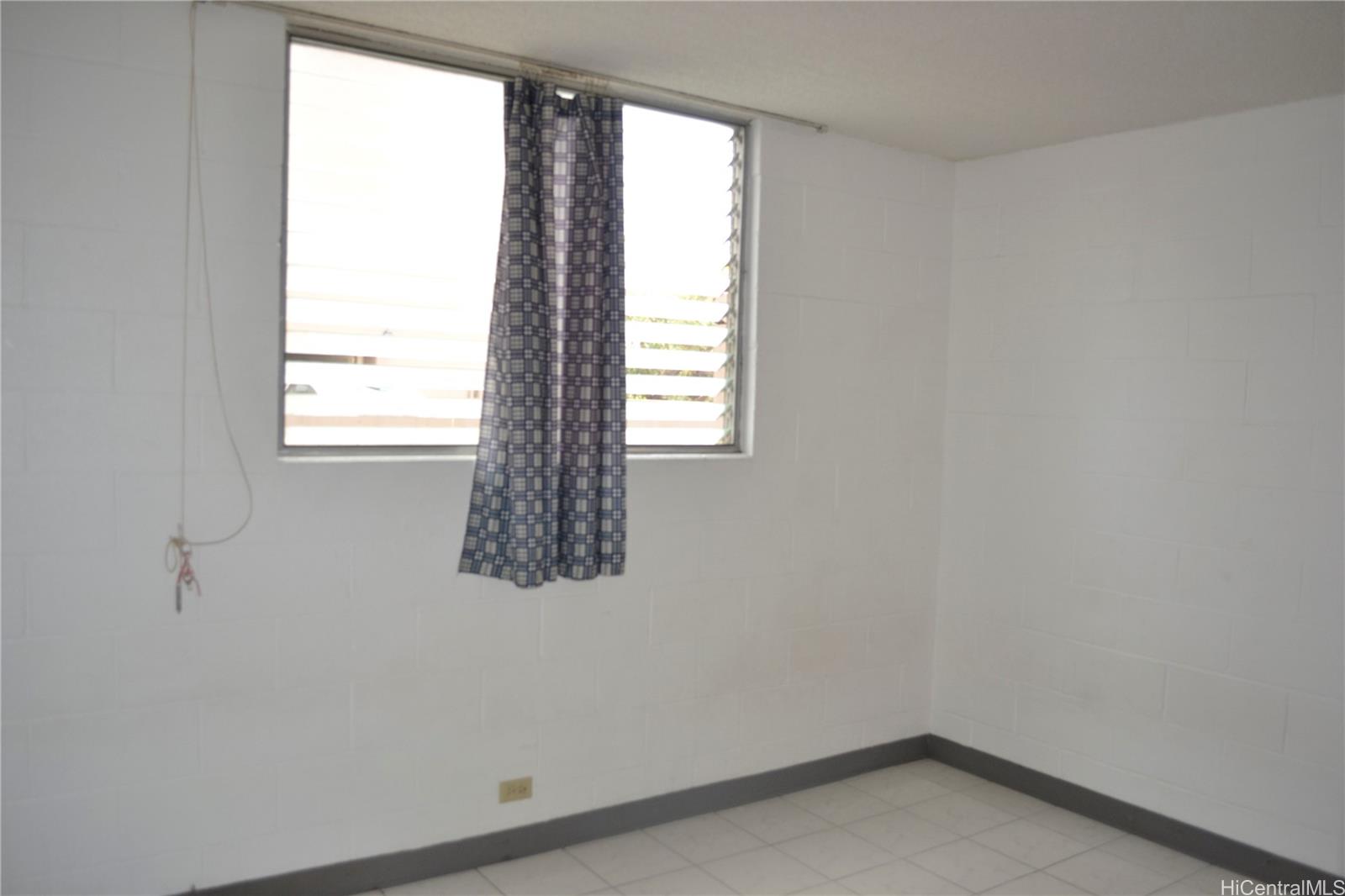 814 Kinau Street, Unit 202 Honolulu, HI 96813 - Photo 7 of 14 an empty room with a window