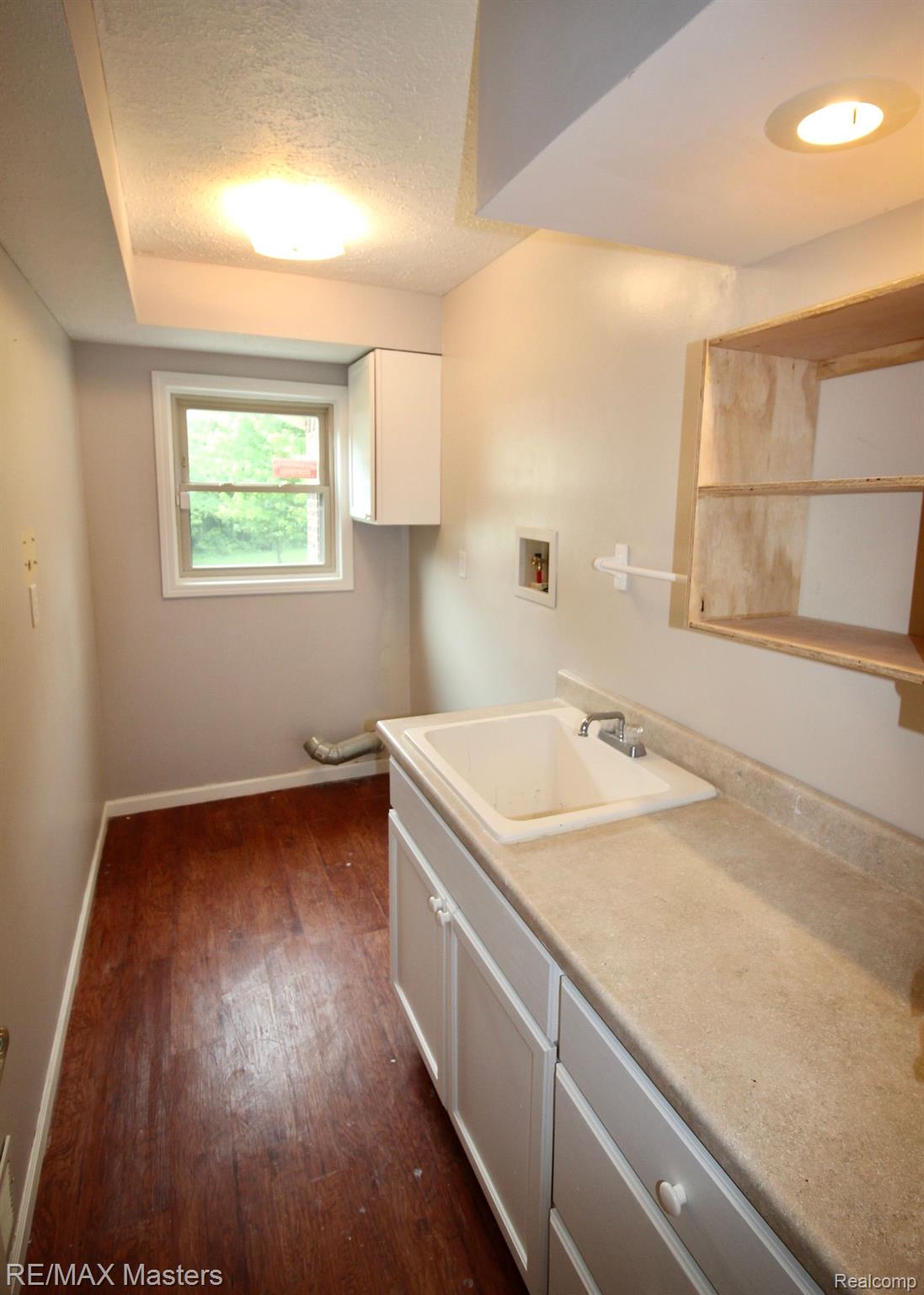 33459 Willow Road New Boston, MI 48164 - Photo 18 of 47 Main floor laundry room just off the garage.