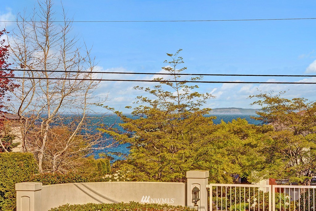 8620 Talbot Road Edmonds, WA 98026 - Photo 3 of 19