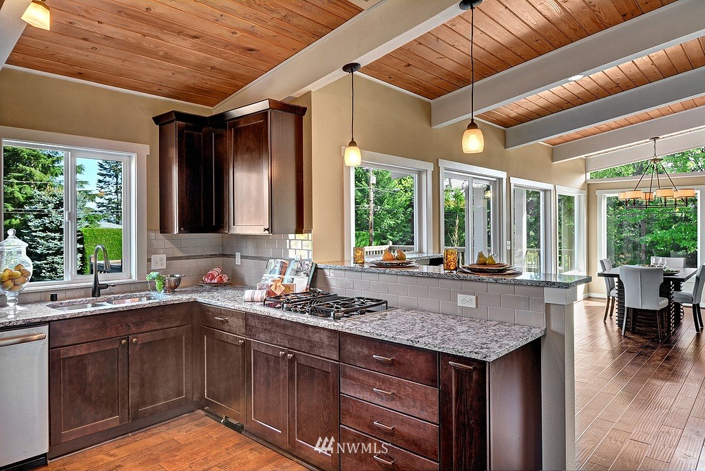 8620 Talbot Road Edmonds, WA 98026 - Photo 8 of 19