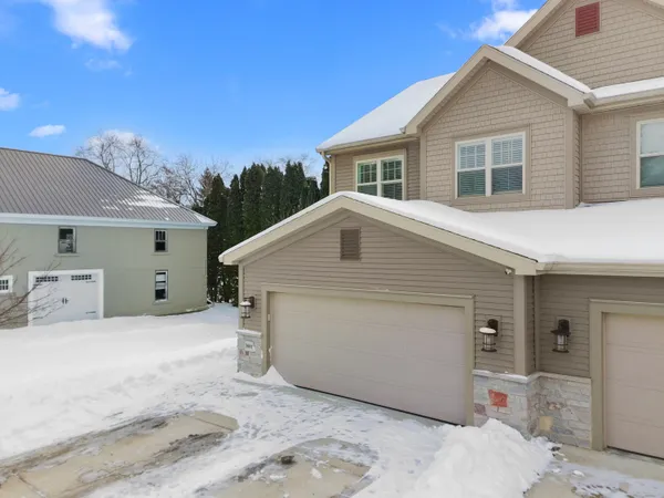 $439,000 | 3001 Graydon Avenue, East Troy, WI 53120