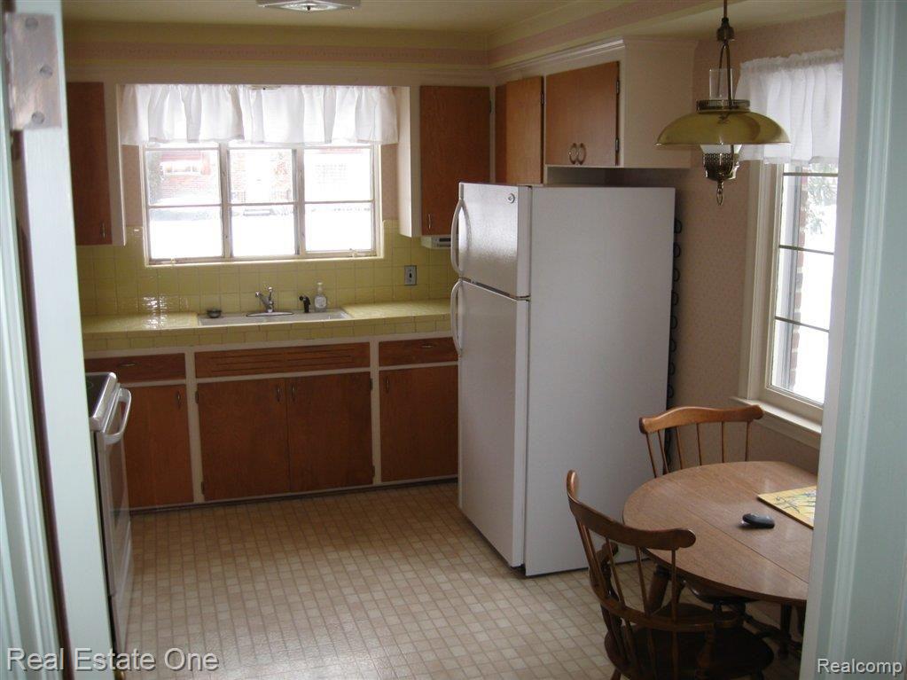 2603 Trafford Road Royal Oak, MI 48073 - Photo 5 of 20 Eat In Kitchen