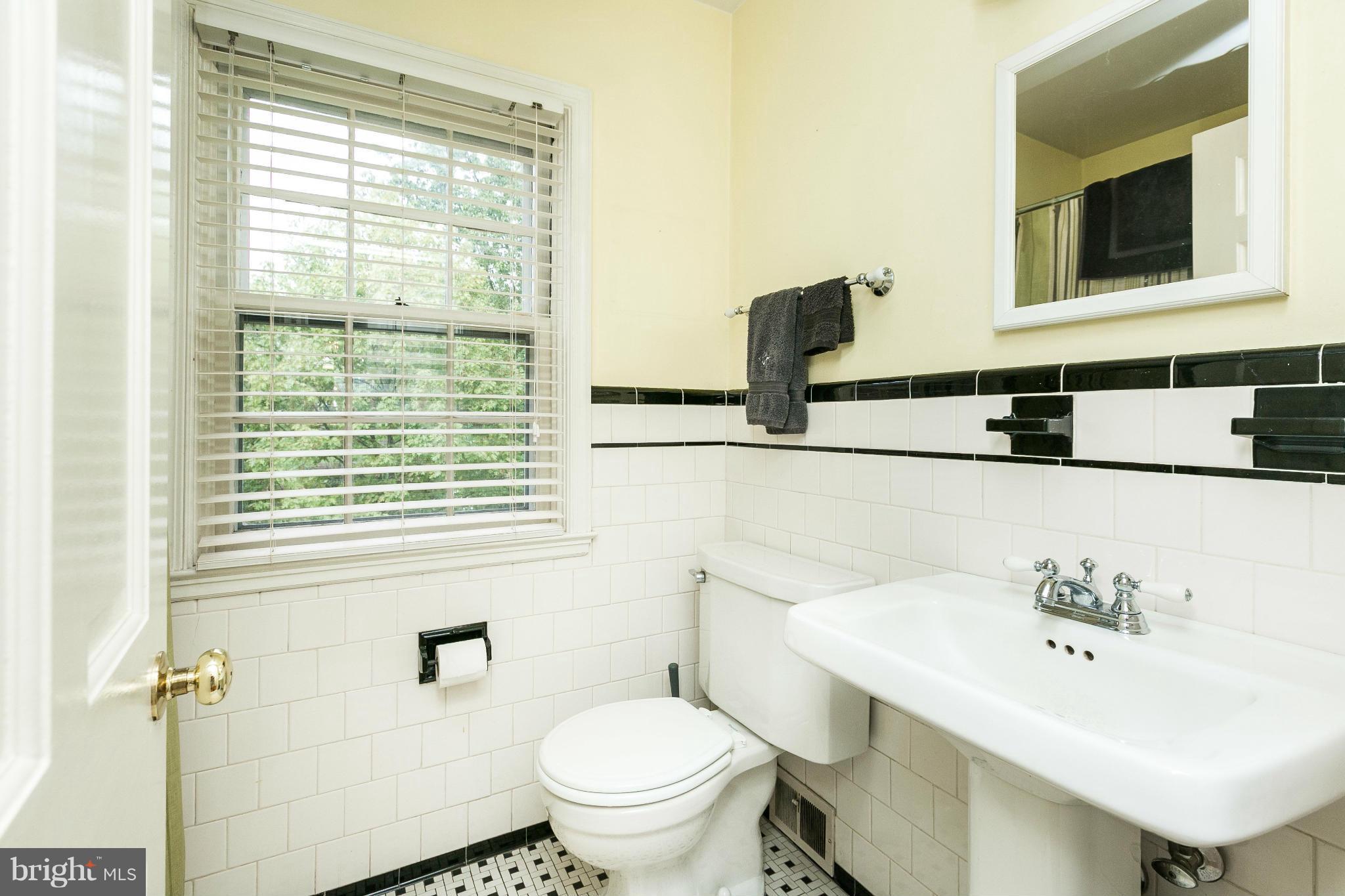 201 Kemble Road Baltimore, MD 21218 - Photo 18 of 30 Bath