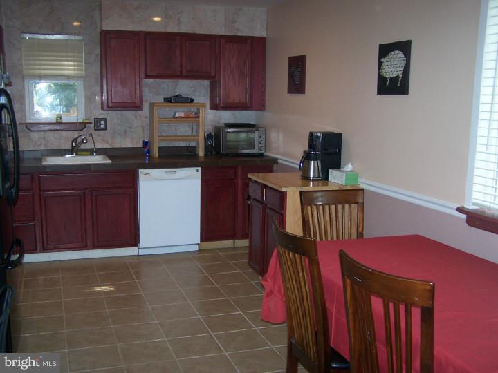 44 Edinshire Road Sicklerville, NJ 08081 - Photo 7 of 10 Gallery Image 7