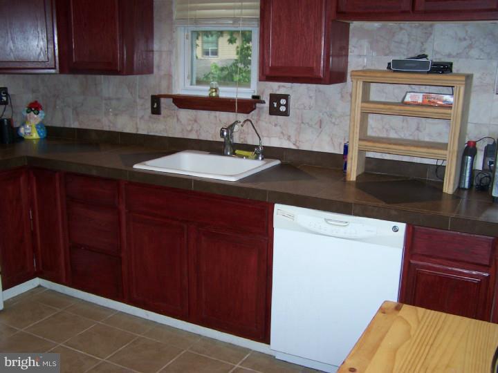 44 Edinshire Road Sicklerville, NJ 08081 - Photo 8 of 10 Gallery Image 8