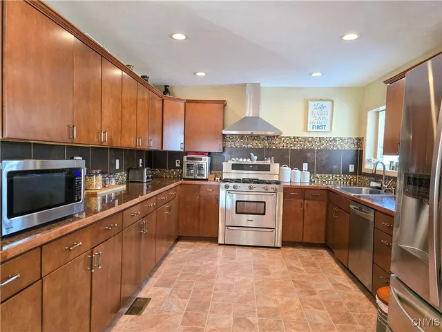 $399,900 | 337 North Peterboro Street, Lenox, NY 13032