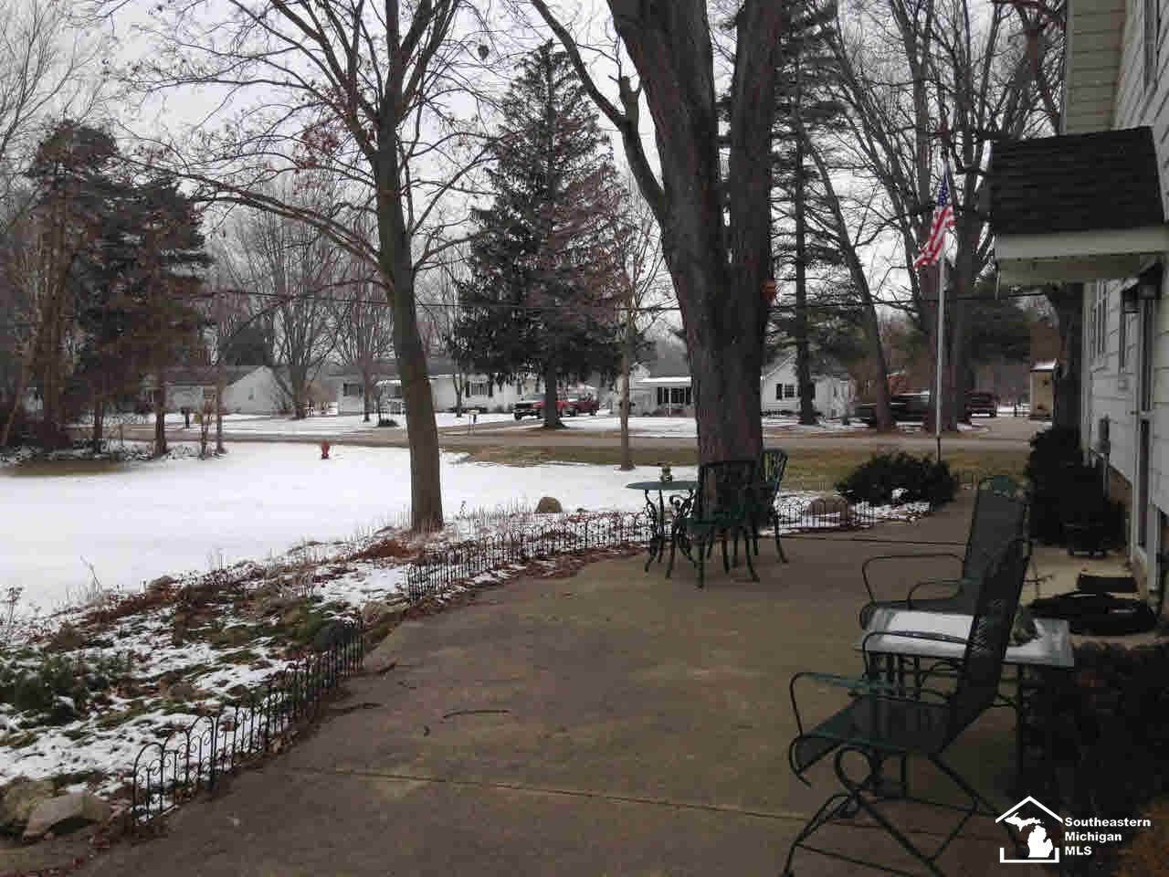 10716 Exeter Road Carleton, MI 48117 - Photo 6 of 25 Side Concrete Patio/Garden