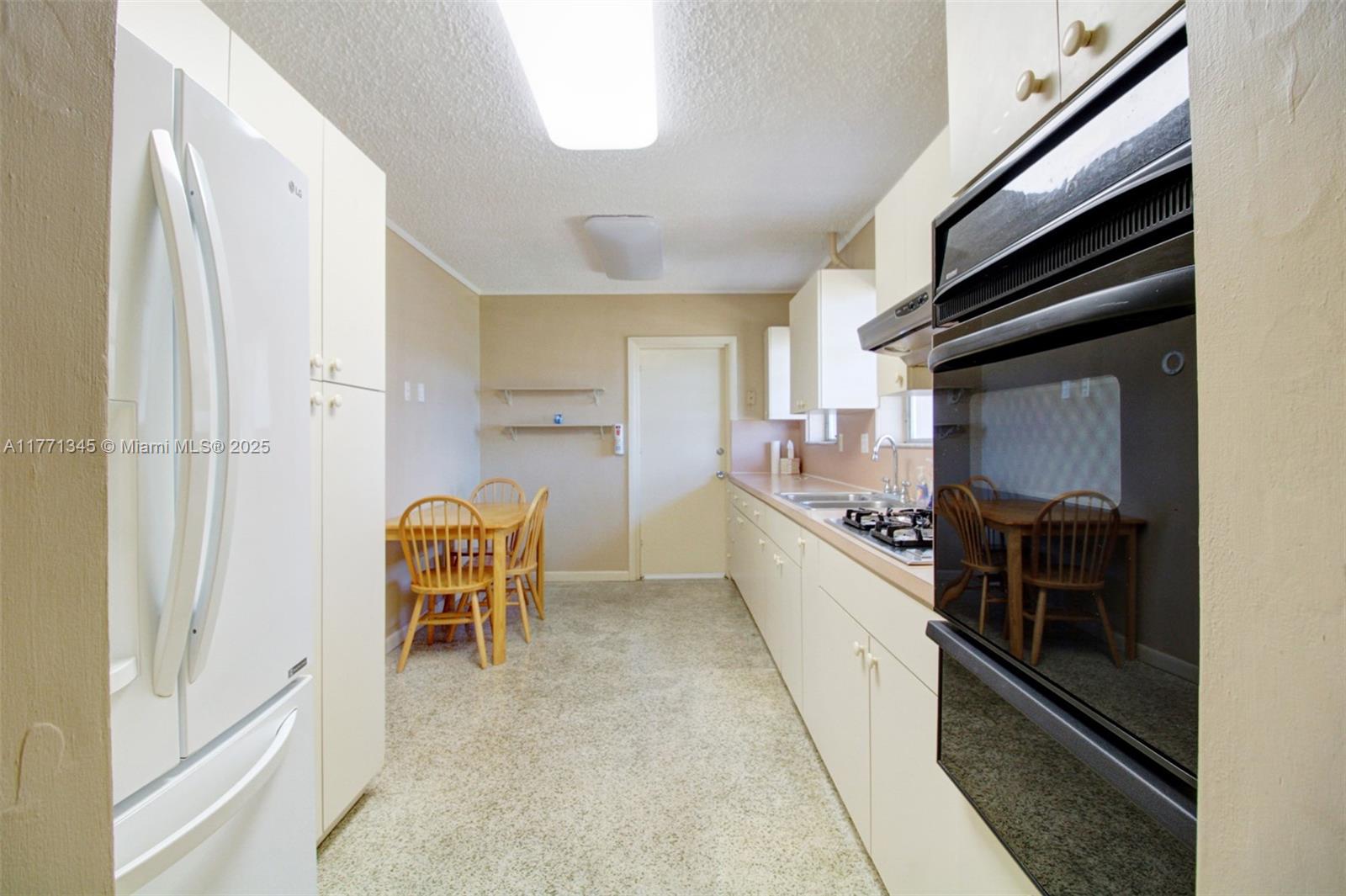 8930 Southwest 19th Street Miami, FL 33165 - Photo 8 of 36 Gallery Image 8