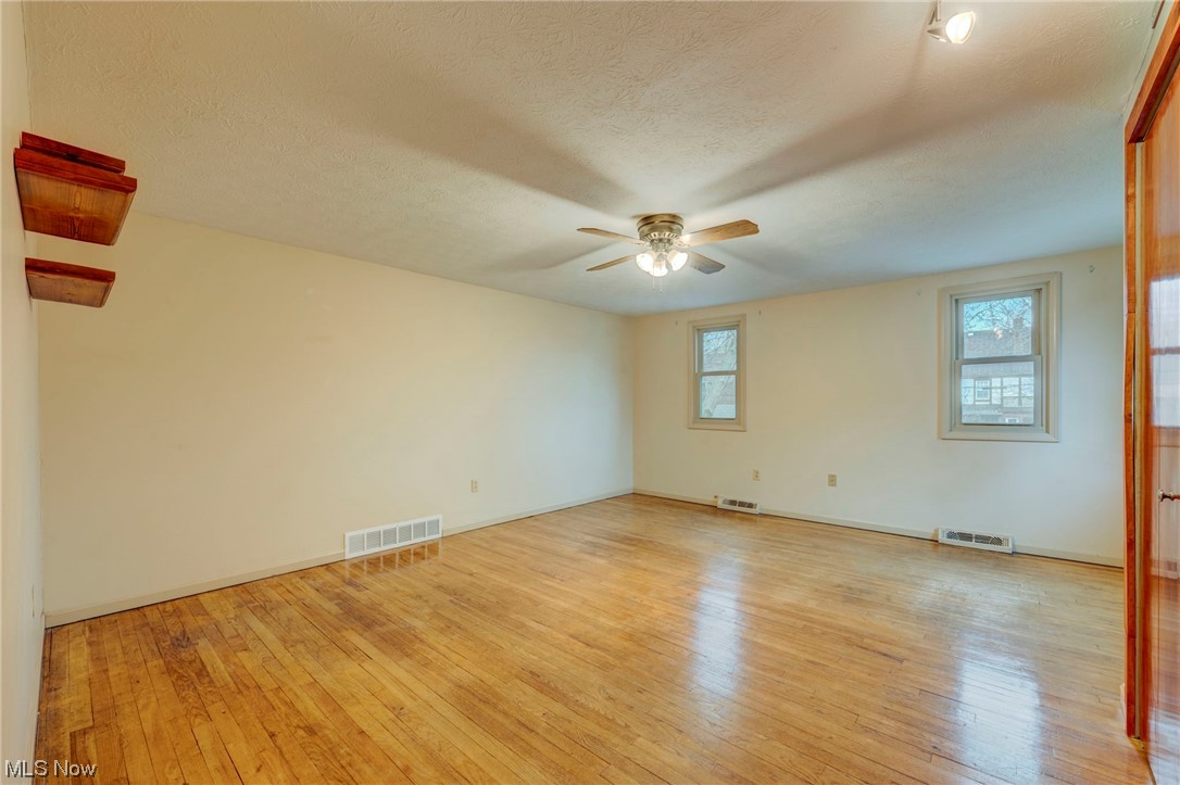 3574 Tullamore Road Cleveland, OH 44118 - Photo 23 of 35