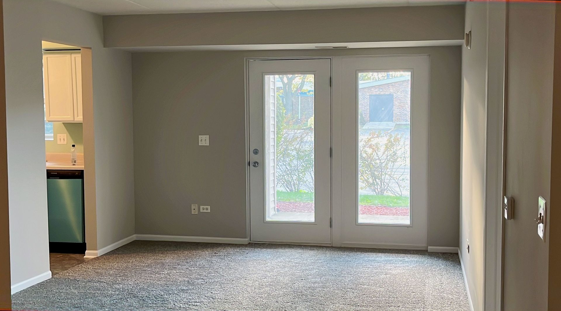 237 North Mill Road, Unit 2 Addison, IL 60101 - Photo 12 of 39 an empty room that has a window